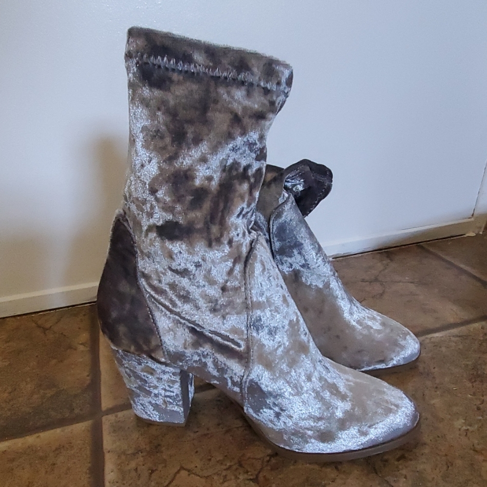 Chunky velvet boots